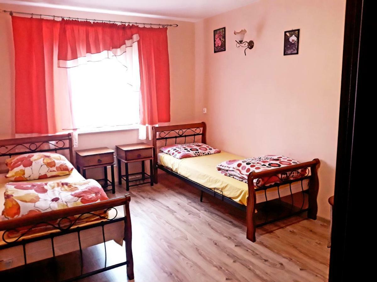 Gospodarstwo Agroturystyczne Pod Lasem Maria Plazio Narol Extérieur photo